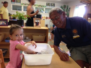 The keiki got to play their favorite indoor toy with their kūpuna. 